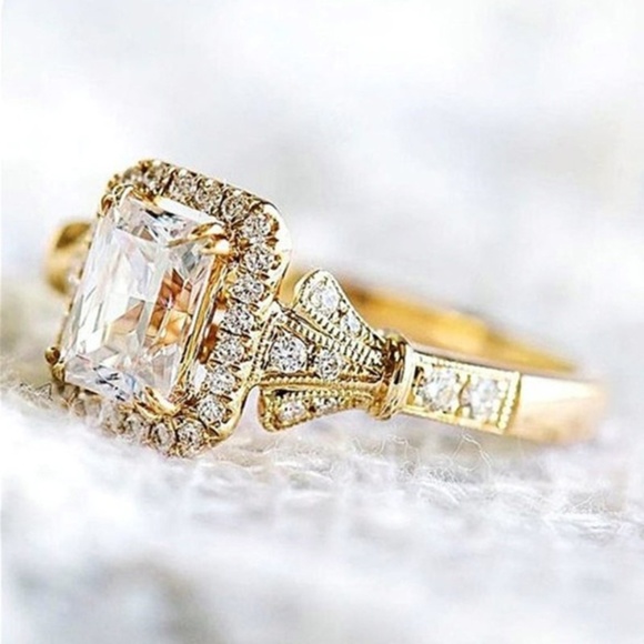 18k Gold Dainty Promise/Engagement Ring - Picture 1 of 4